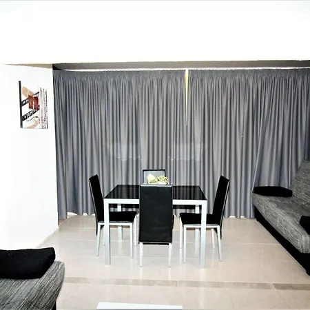 アパート Acuarium 3 -